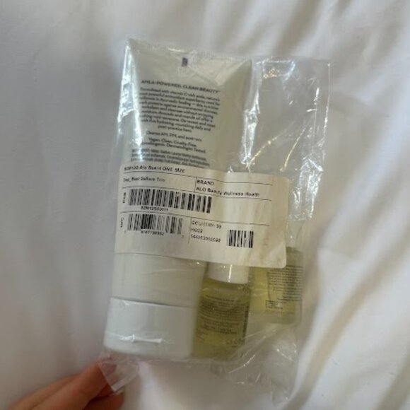 Alo Glow System - Mega-C Body Wash and Spray & Oil - Picture 3 of 3